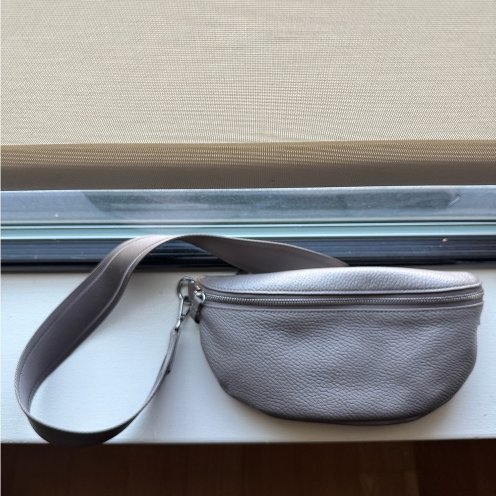 Quince Sling Belt Bag in Turtledove Gray